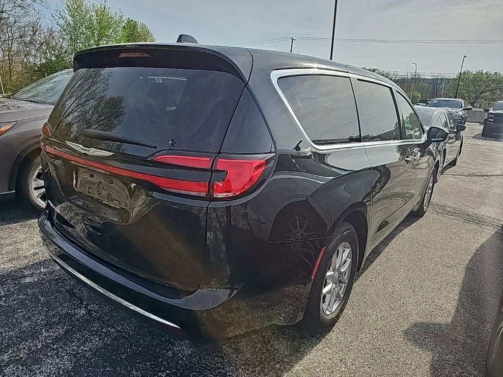 2025 Chrysler Pacifica Select