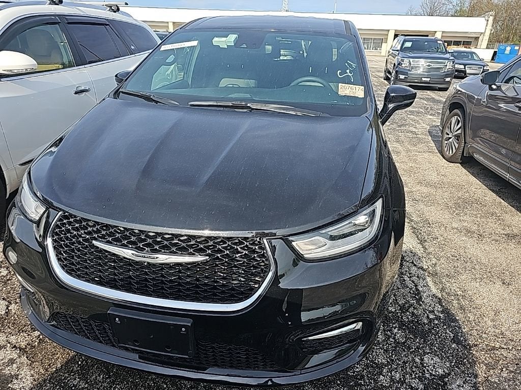 2025 Chrysler Pacifica Select