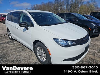 2024 Chrysler Voyager LX