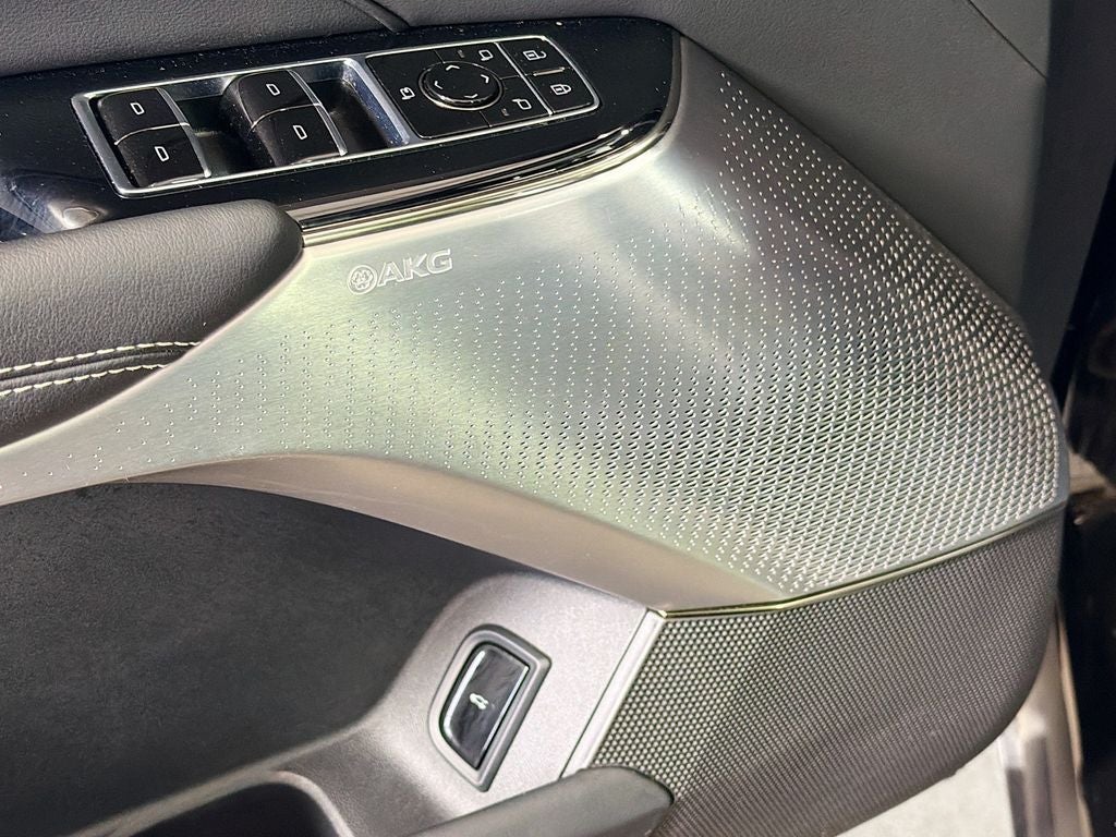 2025 Cadillac LYRIQ Luxury 3