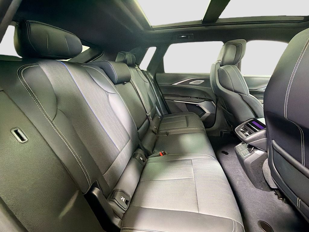 2025 Cadillac LYRIQ Luxury 3