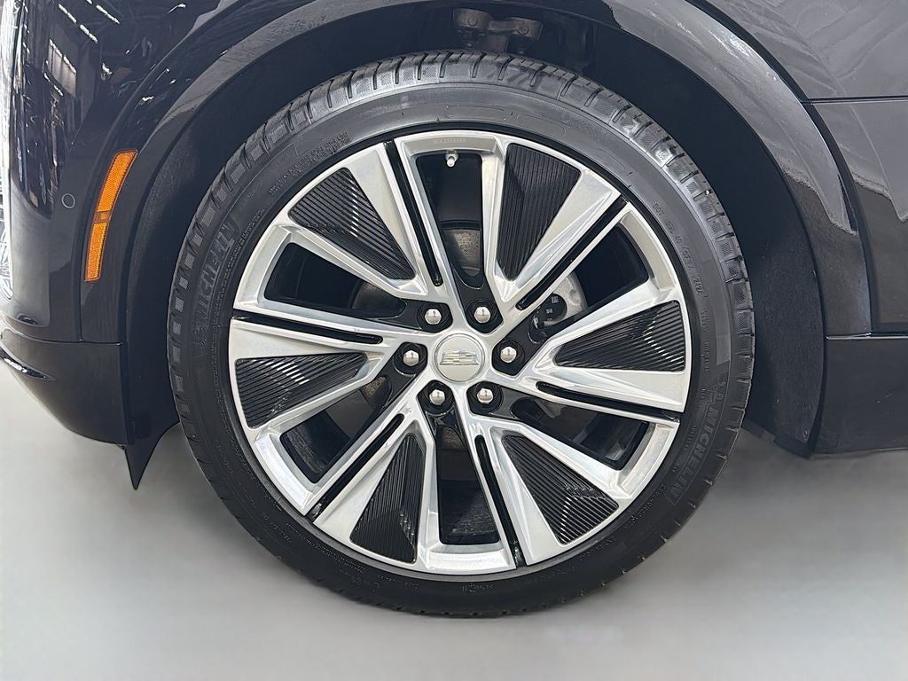 2025 Cadillac LYRIQ Luxury 3