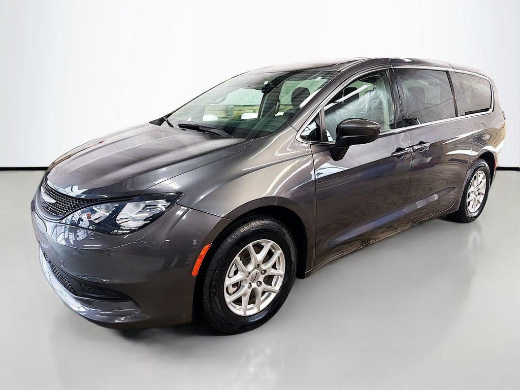 2023 Chrysler Voyager LX