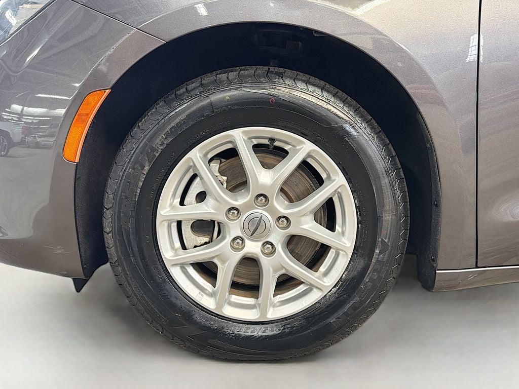 2023 Chrysler Voyager LX