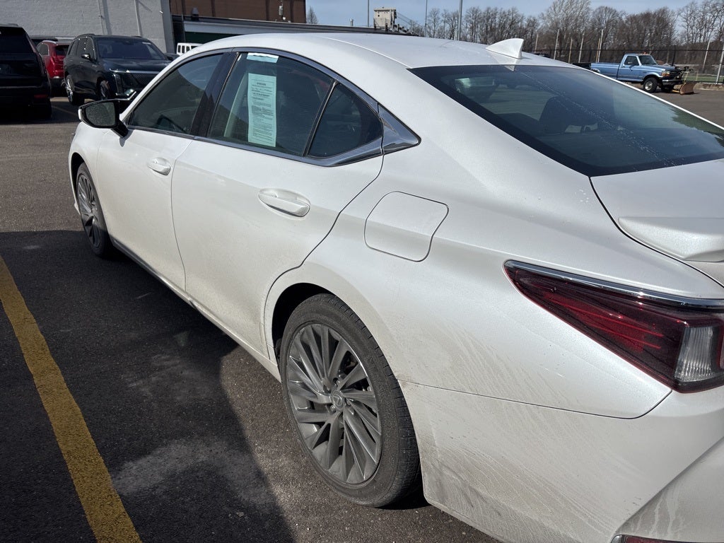 2024 Lexus ES 300h Luxury