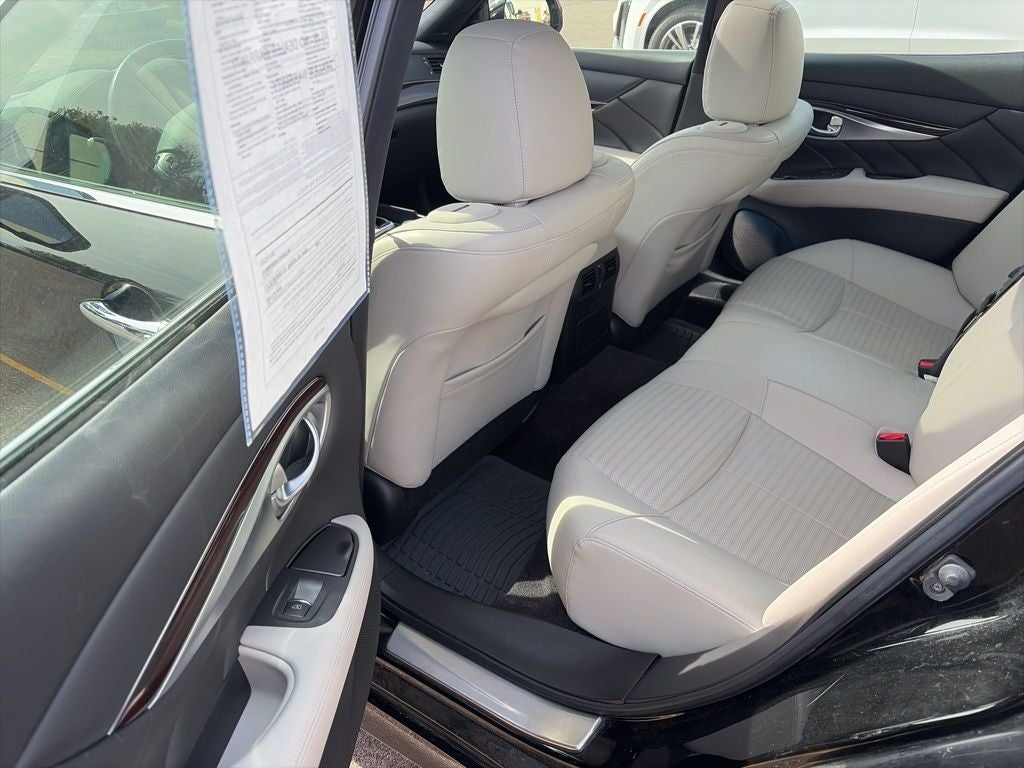 2016 INFINITI Q70 3.7X