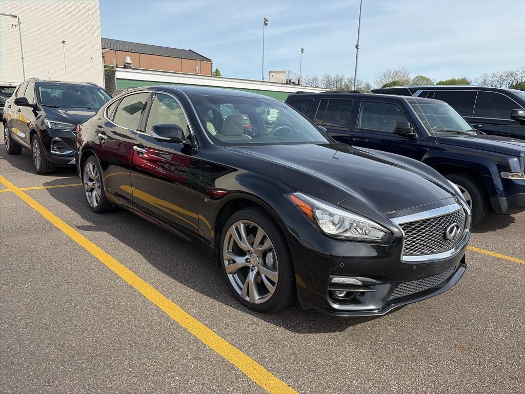 2016 INFINITI Q70 3.7X