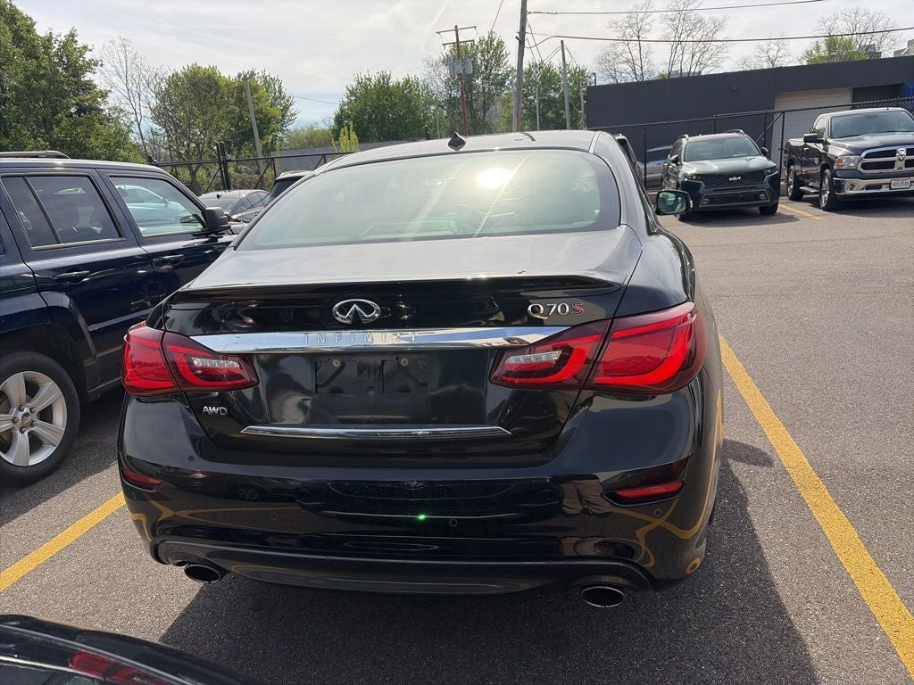 2016 INFINITI Q70 3.7X