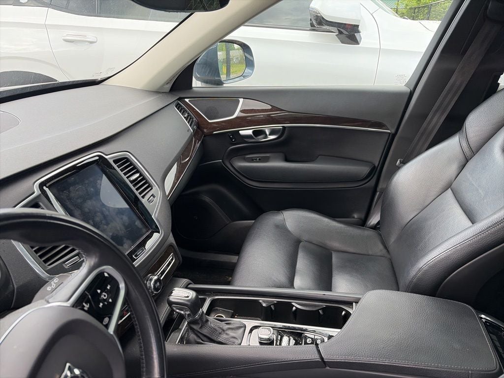 2019 Volvo XC90 T6 Momentum