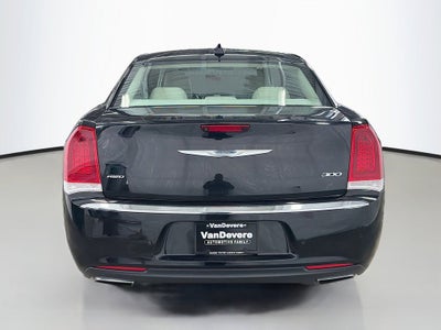 2016 Chrysler 300 Limited