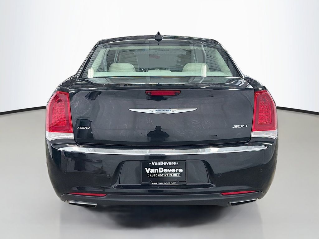 2016 Chrysler 300 Limited