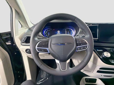 2024 Chrysler Pacifica Select