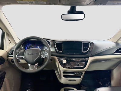 2024 Chrysler Pacifica Select