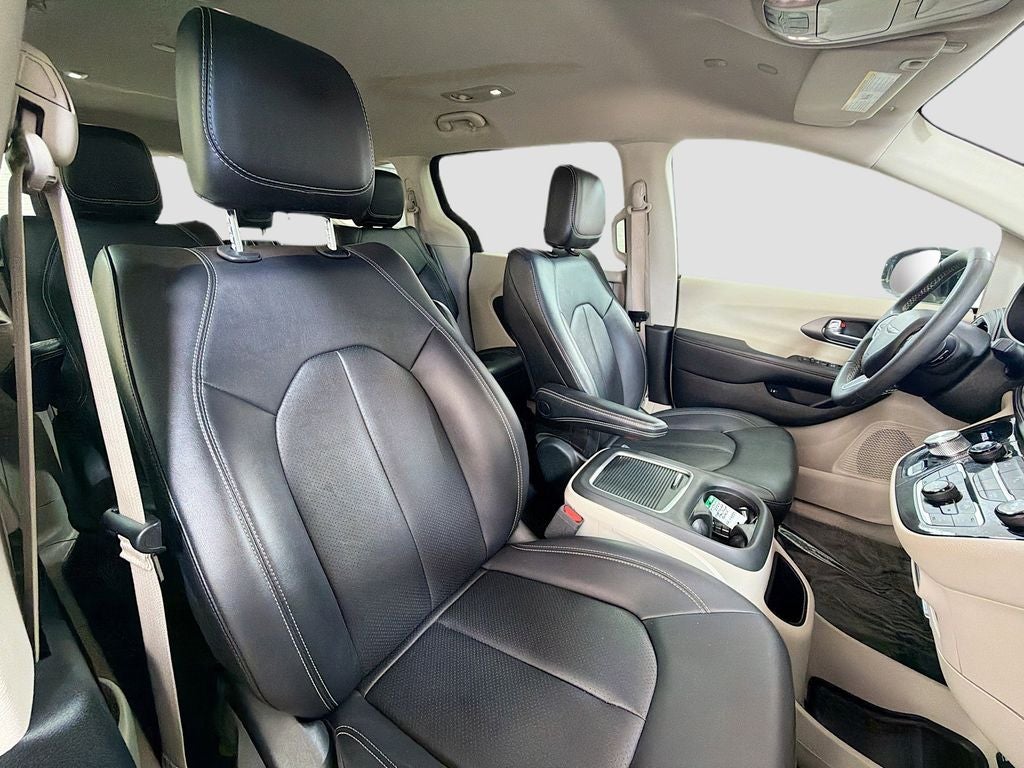 2024 Chrysler Pacifica Select