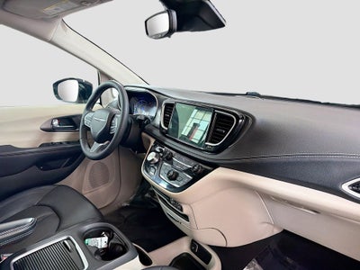 2024 Chrysler Pacifica Select