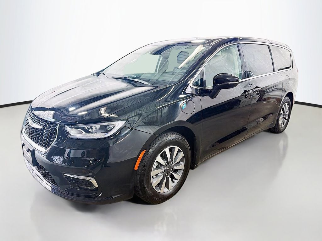 2024 Chrysler Pacifica Select