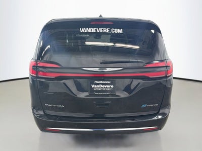 2024 Chrysler Pacifica Select