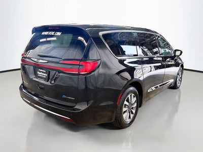 2024 Chrysler Pacifica Select