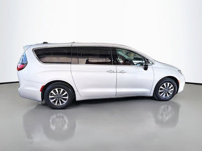 2024 Chrysler Pacifica Select