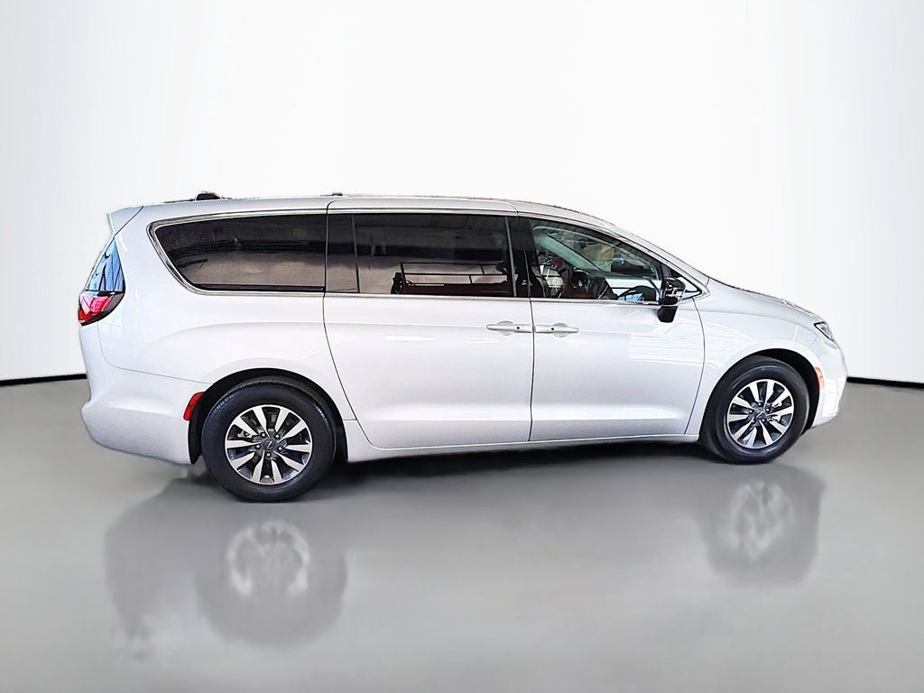 2024 Chrysler Pacifica Select