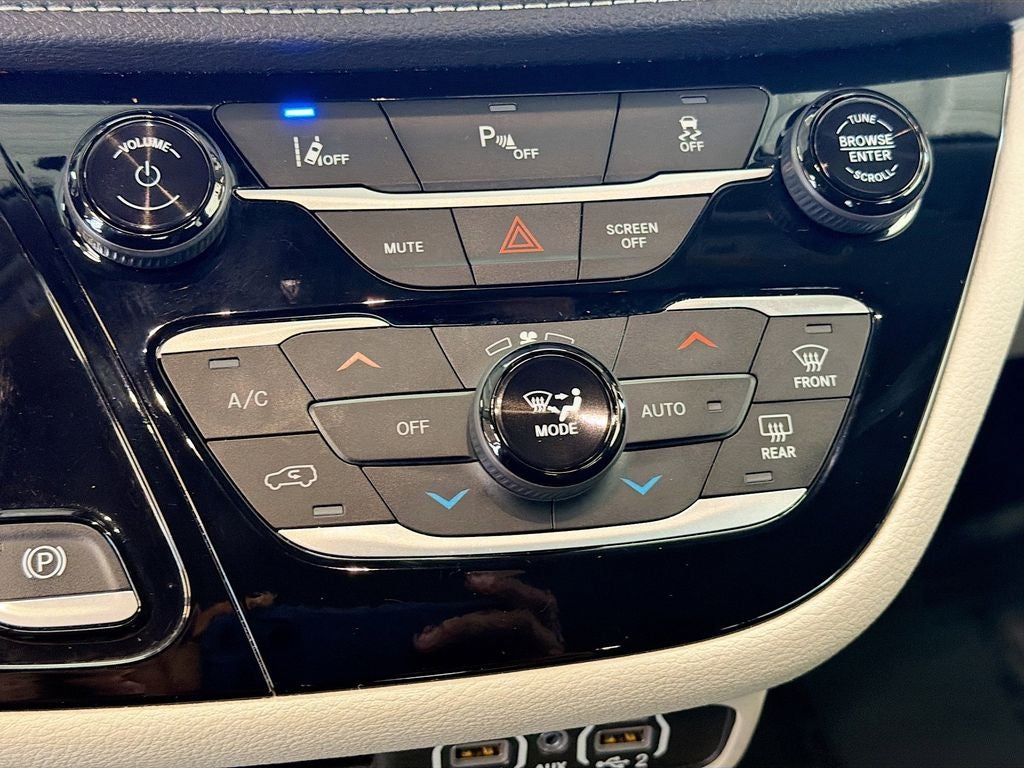 2024 Chrysler Pacifica Select