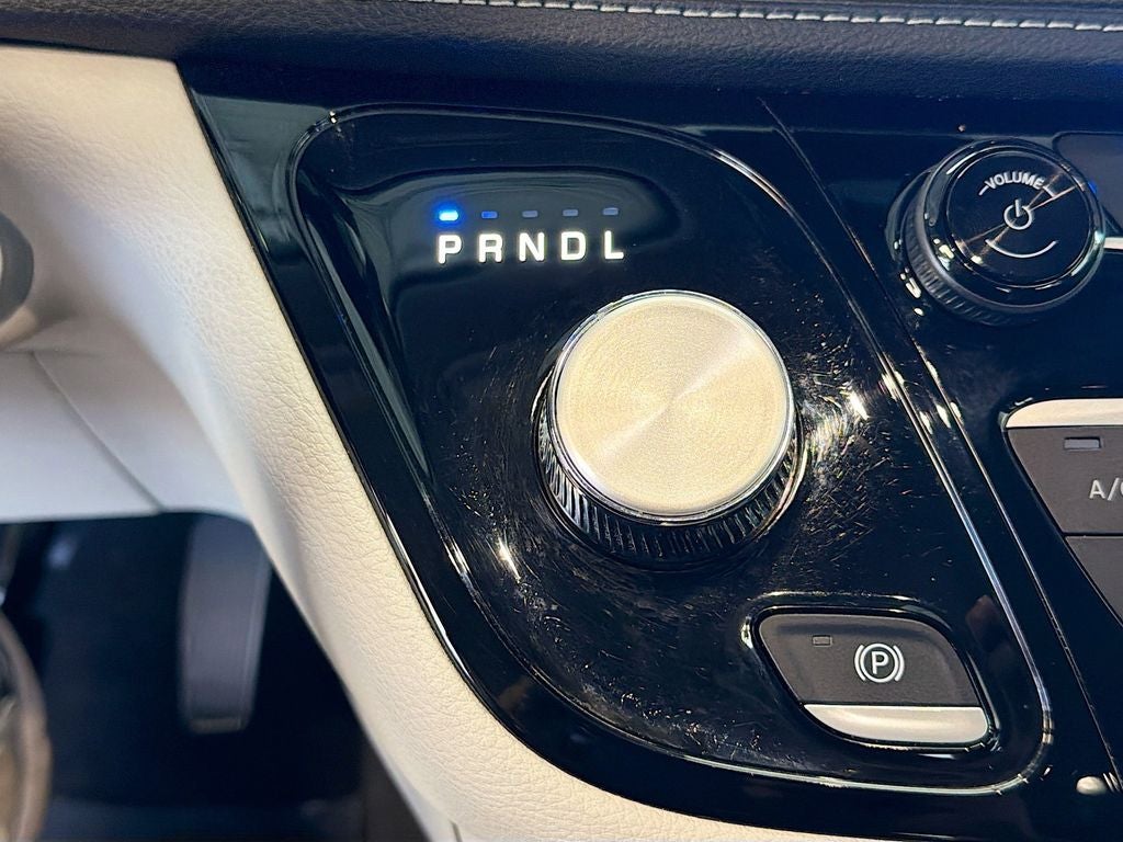 2024 Chrysler Pacifica Select