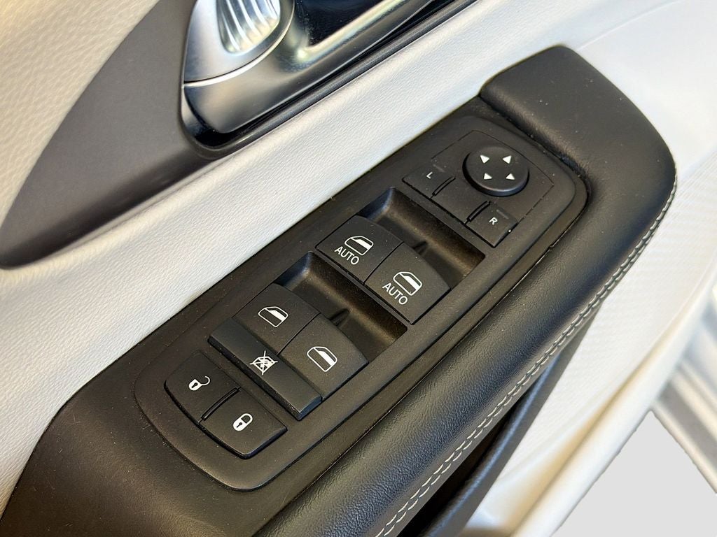 2024 Chrysler Pacifica Select