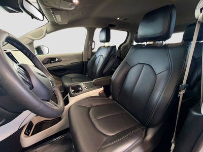 2024 Chrysler Pacifica Select