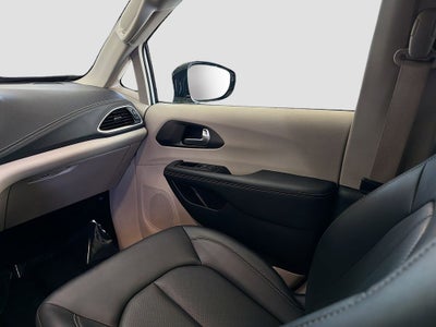2024 Chrysler Pacifica Select
