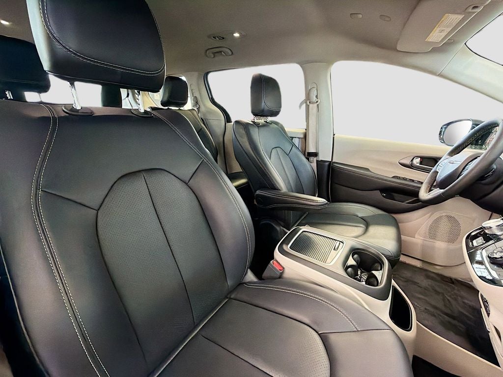 2024 Chrysler Pacifica Select