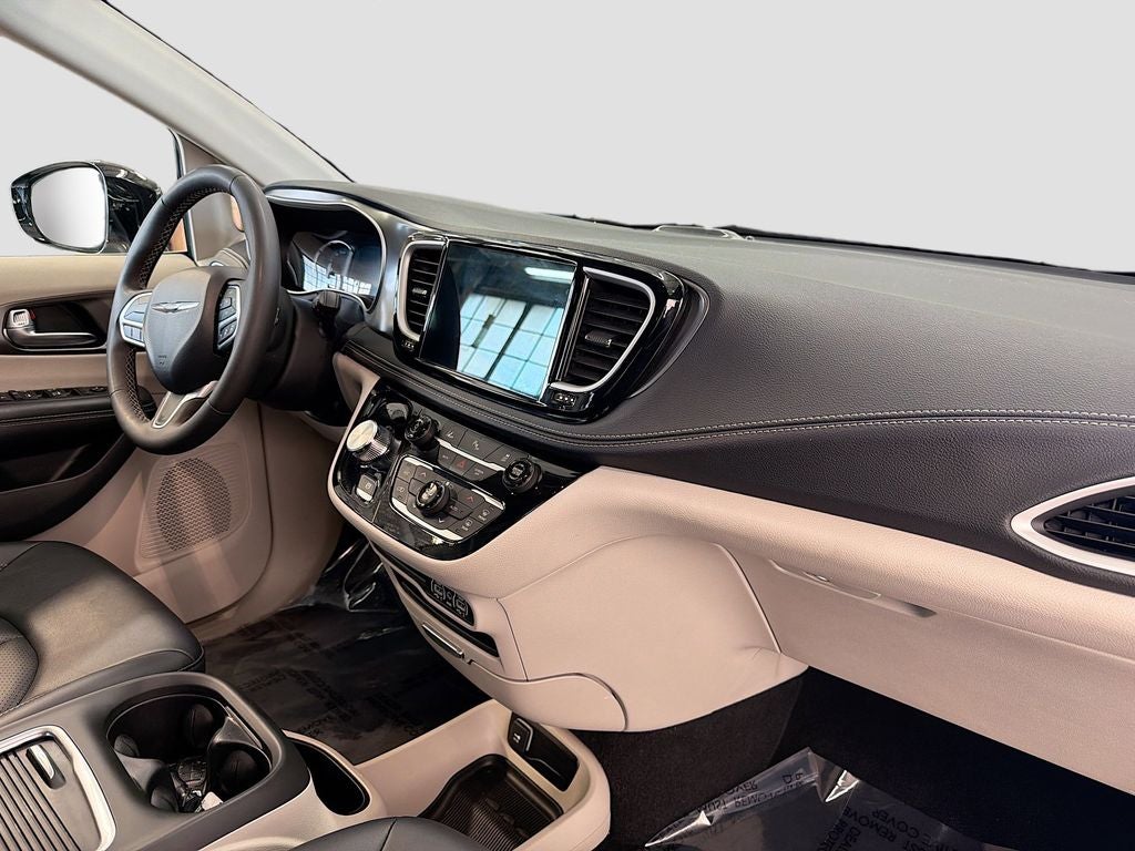 2024 Chrysler Pacifica Select