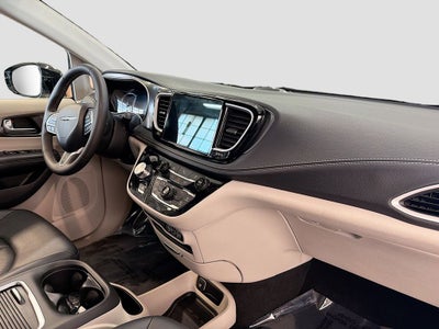 2024 Chrysler Pacifica Select