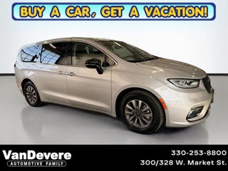 2024 Chrysler Pacifica Hybrid Select
