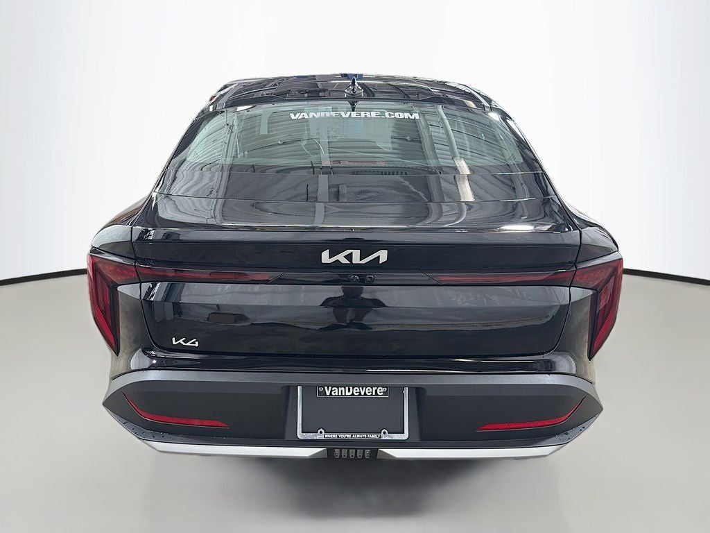 2026 Kia K4 LXS