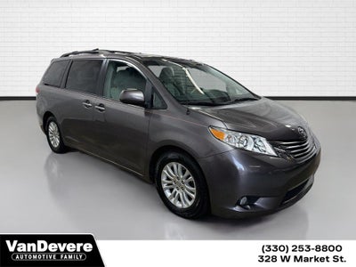 2014 Toyota Sienna XLE 8 Passenger