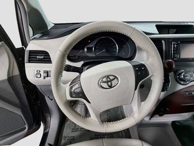 2014 Toyota Sienna XLE 8 Passenger