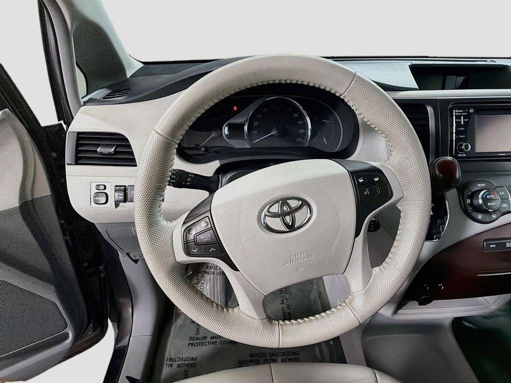 2014 Toyota Sienna XLE 8 Passenger