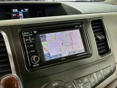 2014 Toyota Sienna XLE 8 Passenger