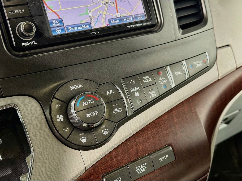 2014 Toyota Sienna XLE 8 Passenger
