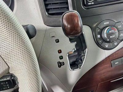 2014 Toyota Sienna XLE 8 Passenger
