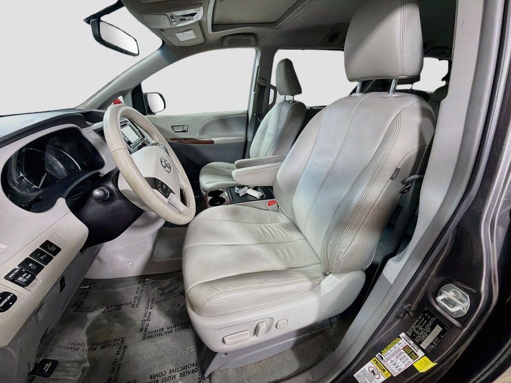 2014 Toyota Sienna XLE 8 Passenger