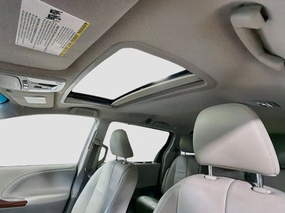 2014 Toyota Sienna XLE 8 Passenger