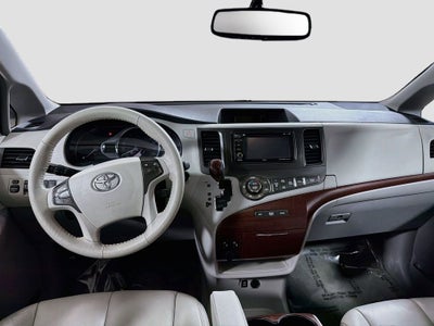 2014 Toyota Sienna XLE 8 Passenger
