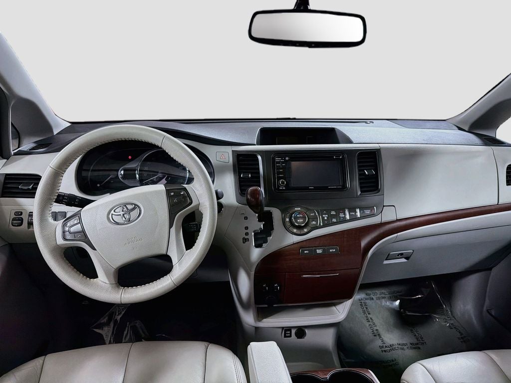 2014 Toyota Sienna XLE 8 Passenger