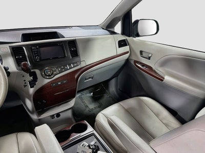 2014 Toyota Sienna XLE 8 Passenger