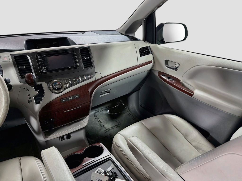 2014 Toyota Sienna XLE 8 Passenger