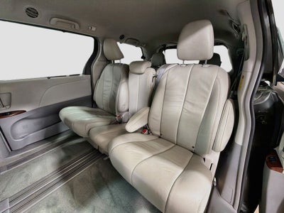 2014 Toyota Sienna XLE 8 Passenger