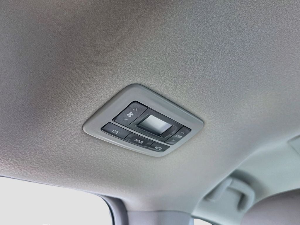 2014 Toyota Sienna XLE 8 Passenger