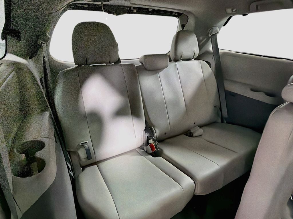 2014 Toyota Sienna XLE 8 Passenger