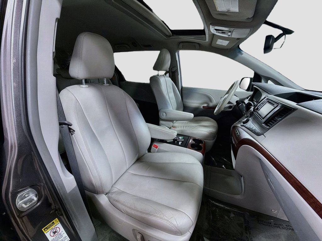 2014 Toyota Sienna XLE 8 Passenger